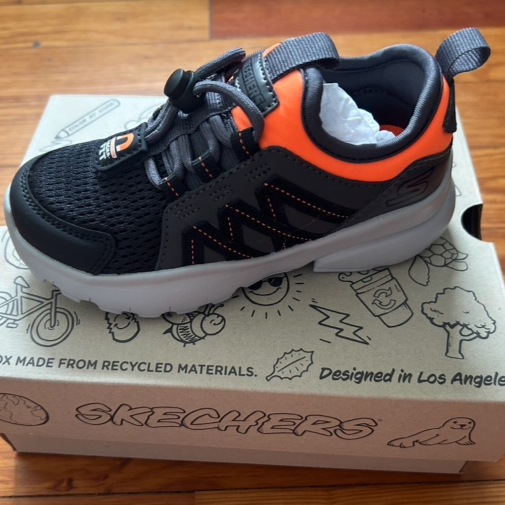 Toddler’s sketchers